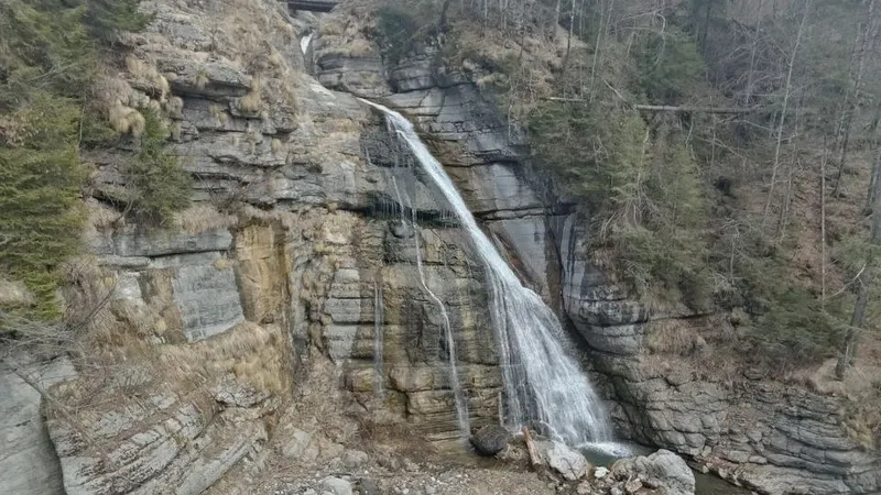 Da Col di Prà alle Cascate di Pont