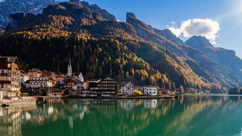 Giro del Lago di Alleghe: Ogni Passo è Vita