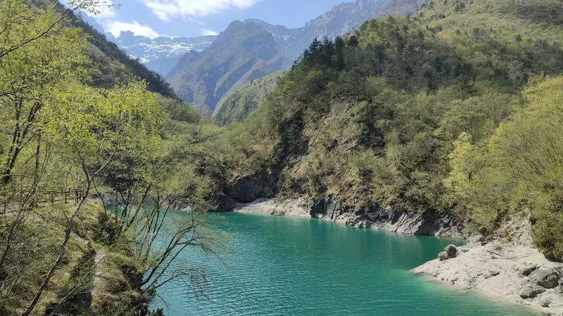 Val Falcina dal Lago del Mis: Piscine Naturali e Meraviglia